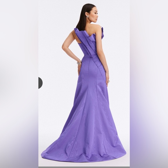 Oscar de la Renta One Shoulder Lavender Dress - Picture 4 of 13